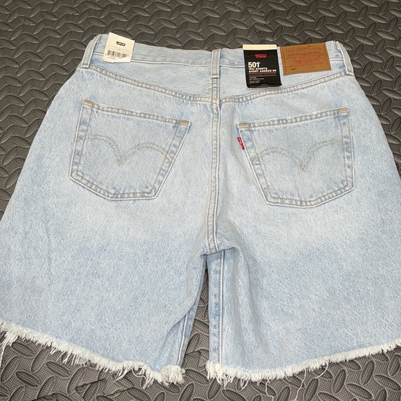 Levi’s 501 90’s Jean shorts - Picture 4 of 7